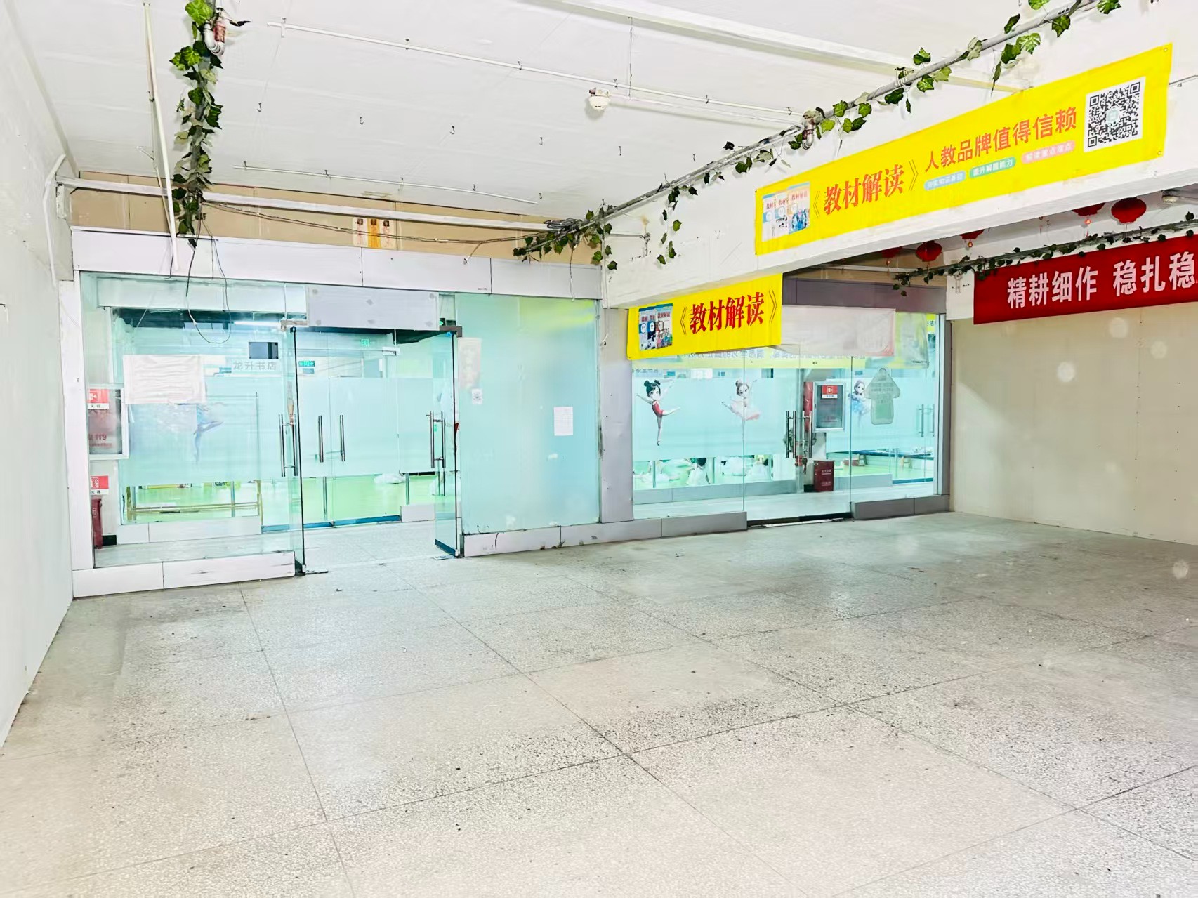 饮马南街提供写字楼、商铺、展示空间、直播间等多种面积选择，满足企业办公、研发、展示、运营等多元需求。